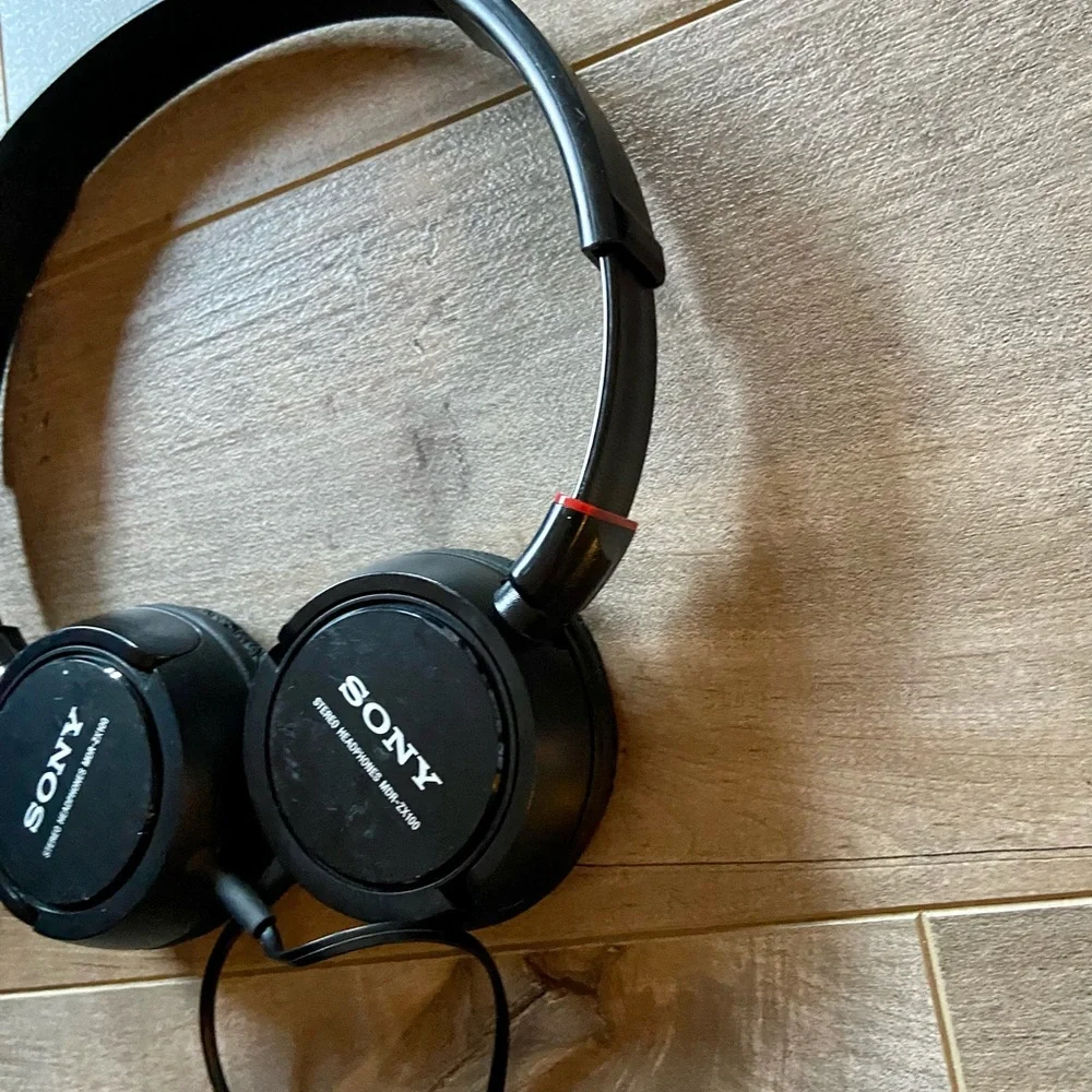 Sony MDRZX100 Headphones (Black)